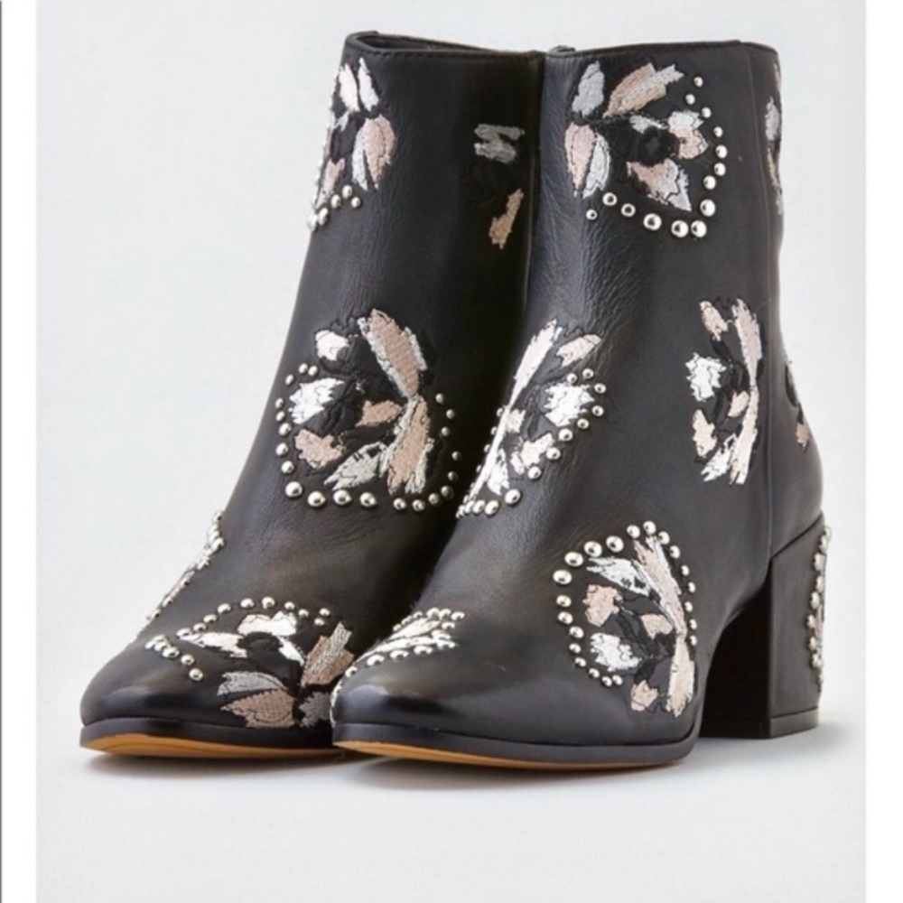 Only worn once! Dolce vita Mollie Boots